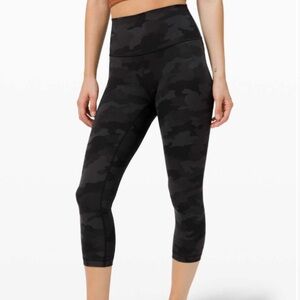 WUNDER UNDER HIGH-RISE CROP 21" - Camo Deep Coal - Excellent Condition